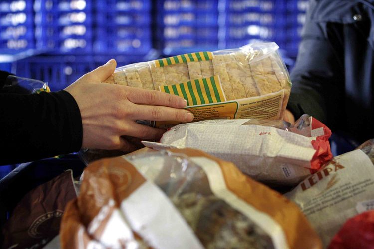 Erilaisia leipiä EU:n ruoka-avun jakotilaisuudessa
